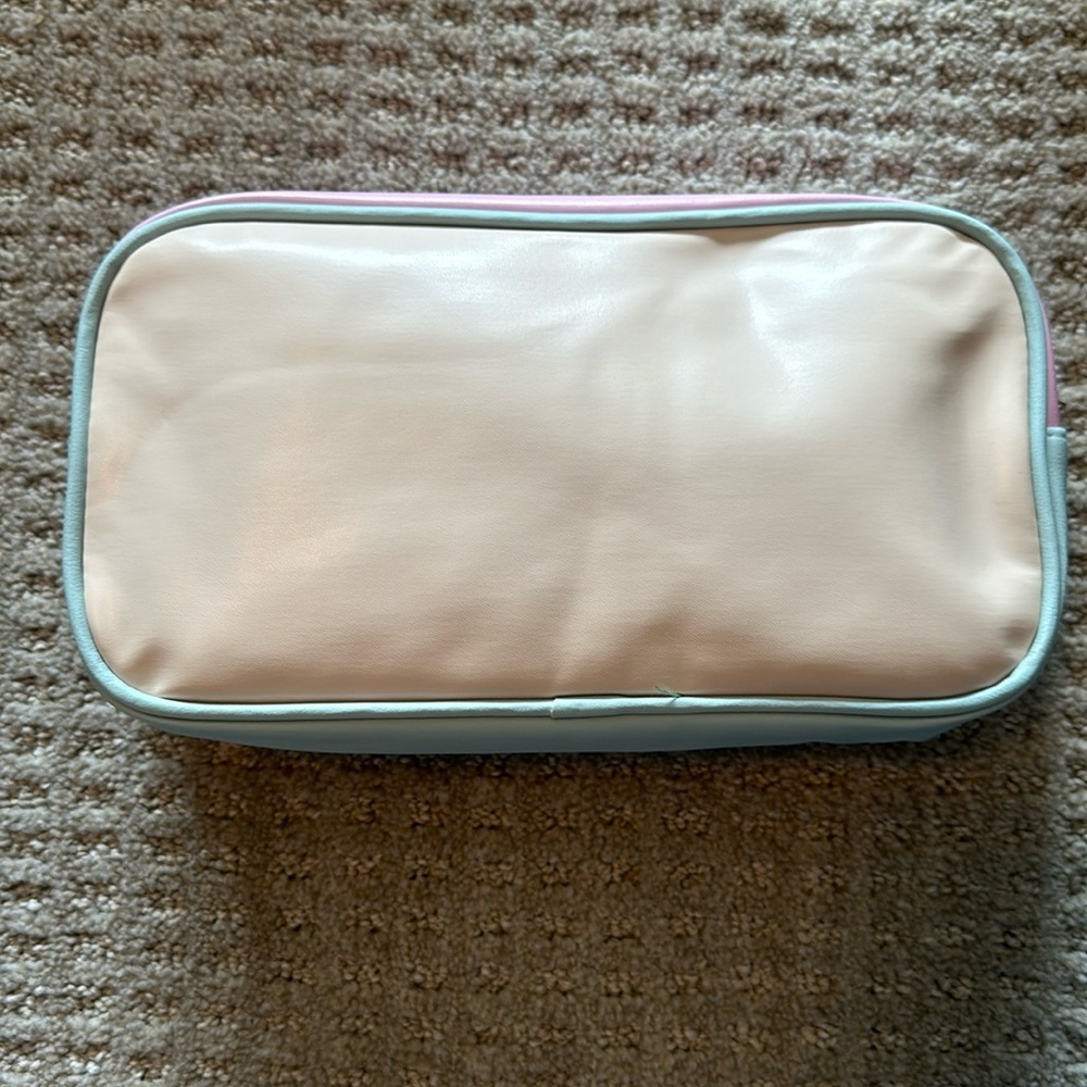 VACAY chenille patch makeup bag - Picture 4 of 6
